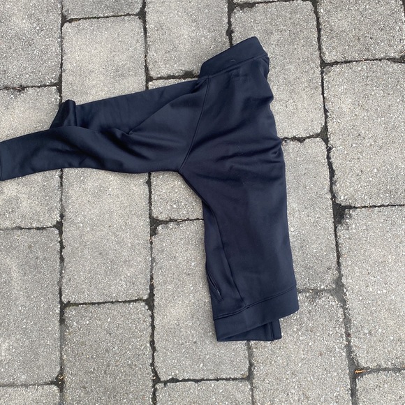 Black woman's activewear sweater - Picture 4 of 5